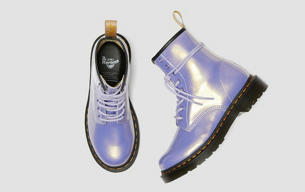 Dr.Martens Vegan 1460 紫色珠光皮鞋款開售~