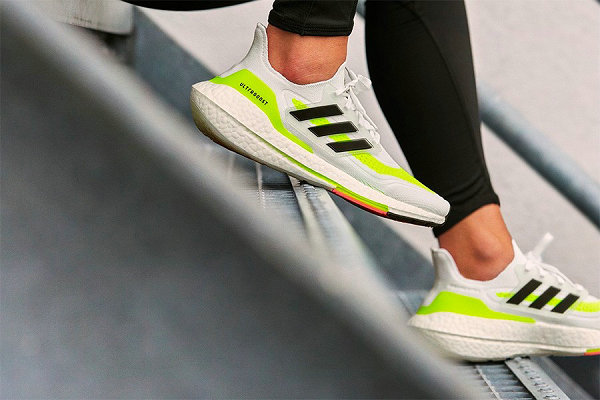 Ultraboost 2021 全新“Fluorescent Yellow”配色鞋款即將發(fā)售~