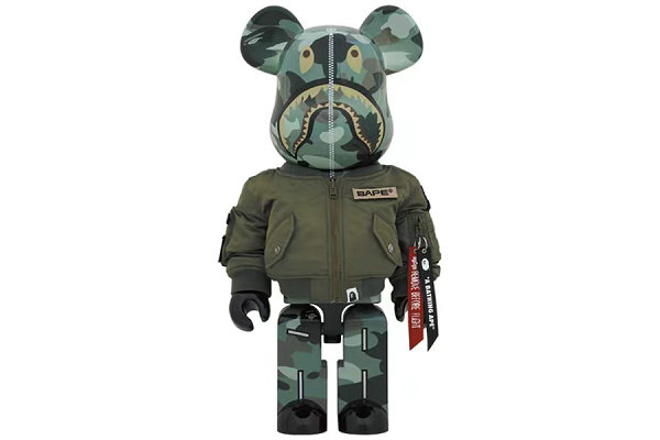 BAPE x 阿爾法工業(yè)全新聯(lián)名 BE@RBRICK 玩偶系列即將發(fā)售