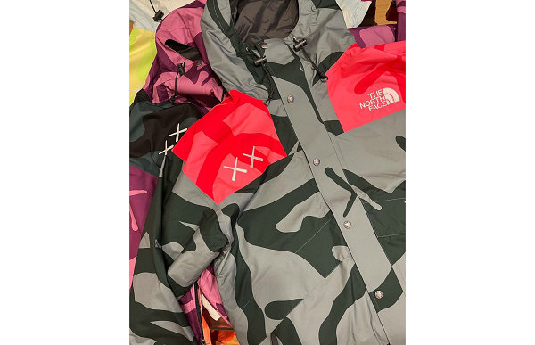 北面 x KAWS 全新聯(lián)名系列-2.jpg